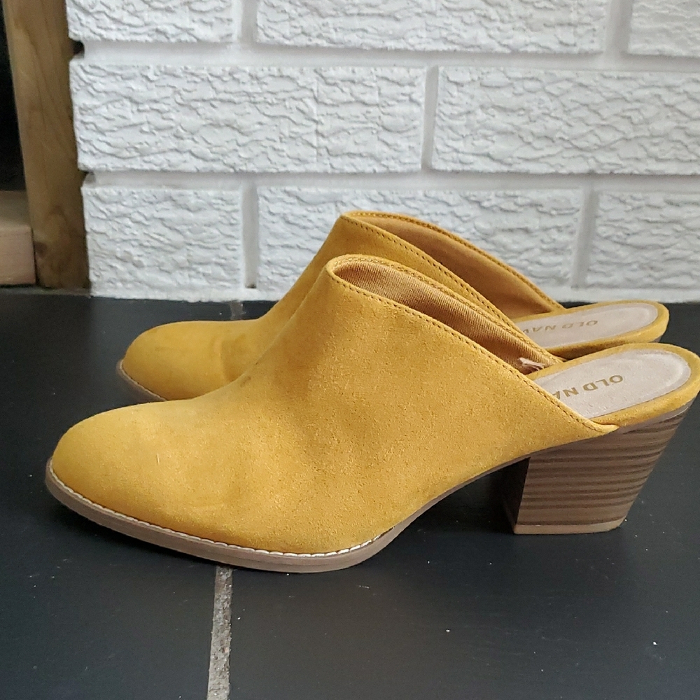 Old Navy Women's Mustard Yellow Mules Clogs Heels with Suede Like Sz 7 Western - Picture 4 of 11